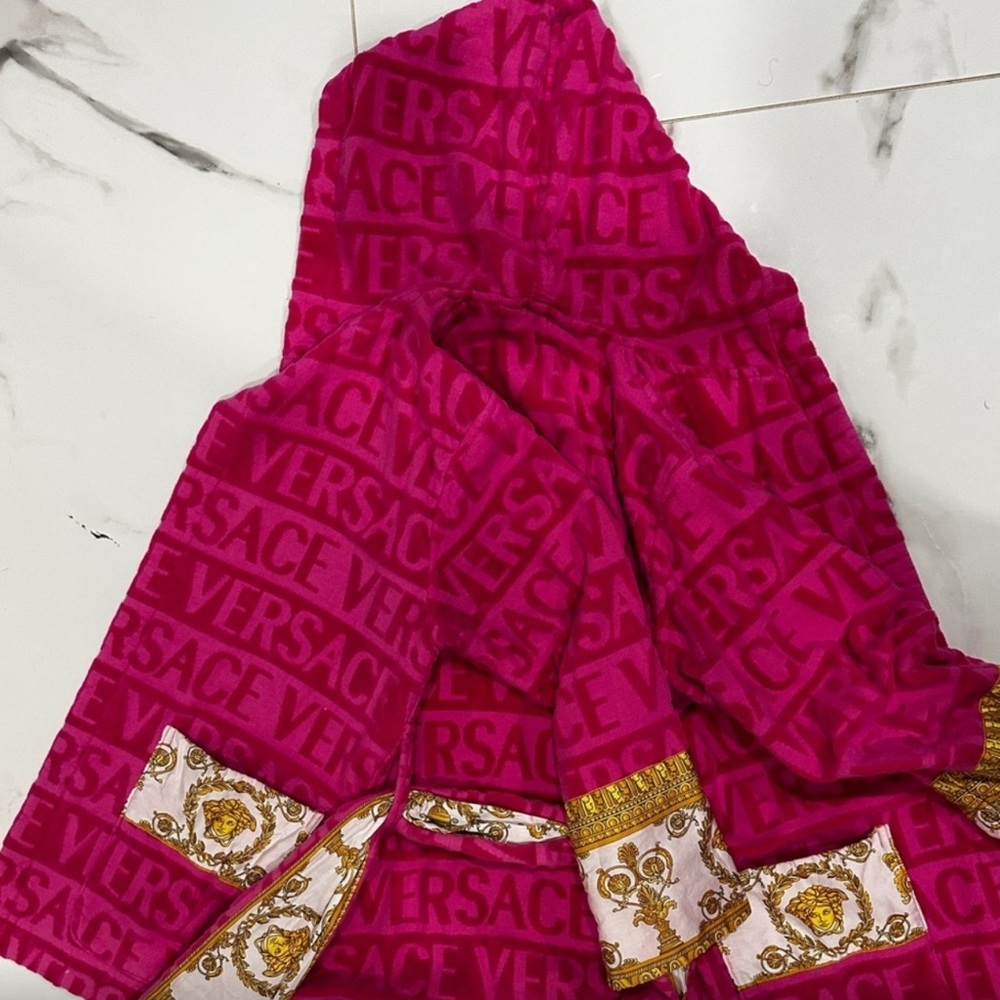 Pink Versace short robe size small terry cloth Versace logo monogram print belt